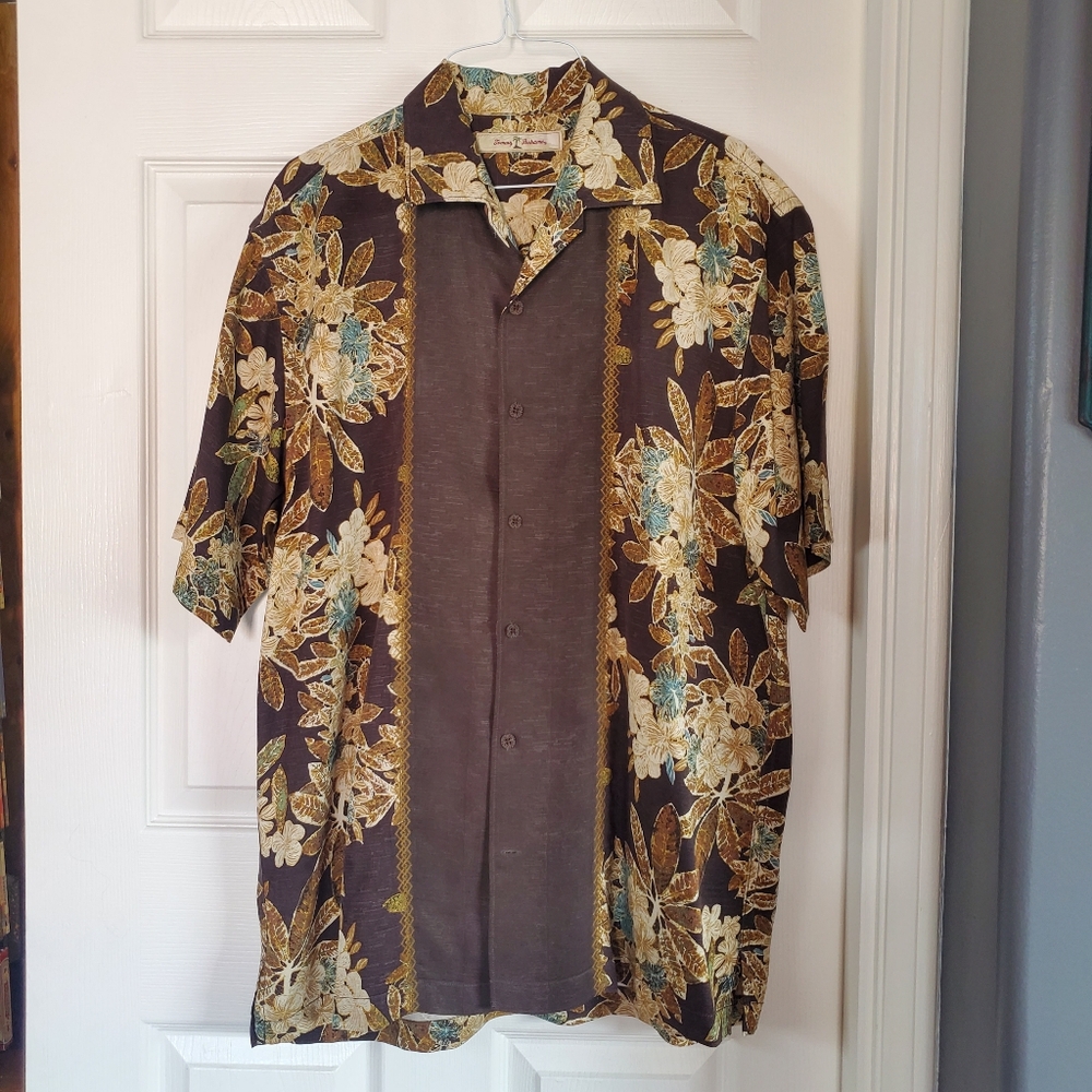 Tommy Bahama 100% Silk Floral Hawaiian Shirt Button‎ Down Summer Vacation Beachy